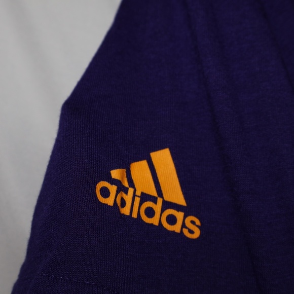 University of Washington V Neck T - Picture 4 of 6